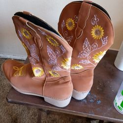 Sun Flower Cowgirl Boots 👢