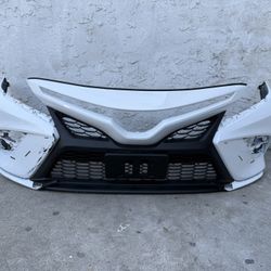2018 2023 TOYOTA CAMRY SE XSE FRONT BUMPER COVER OEM 