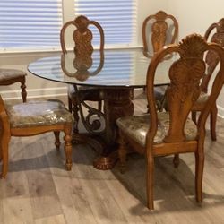 Dining Room Table/Chairs
