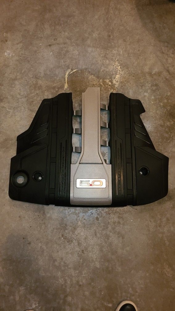 Ford Mustang 5.0 Engine Cover – Gen 3 Coyote (2018–2021)