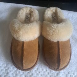 UGG GIRLS SUEDE SLIPPERS SZ.2
