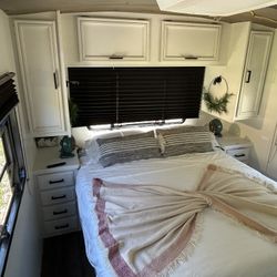 FULLY REMODELED Fleetwood/Chrysler RV