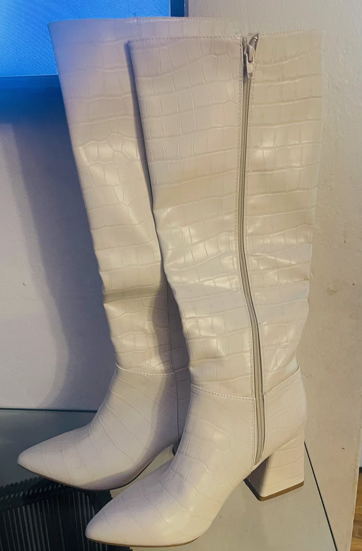 Journee Collection Women's White Landree Boot