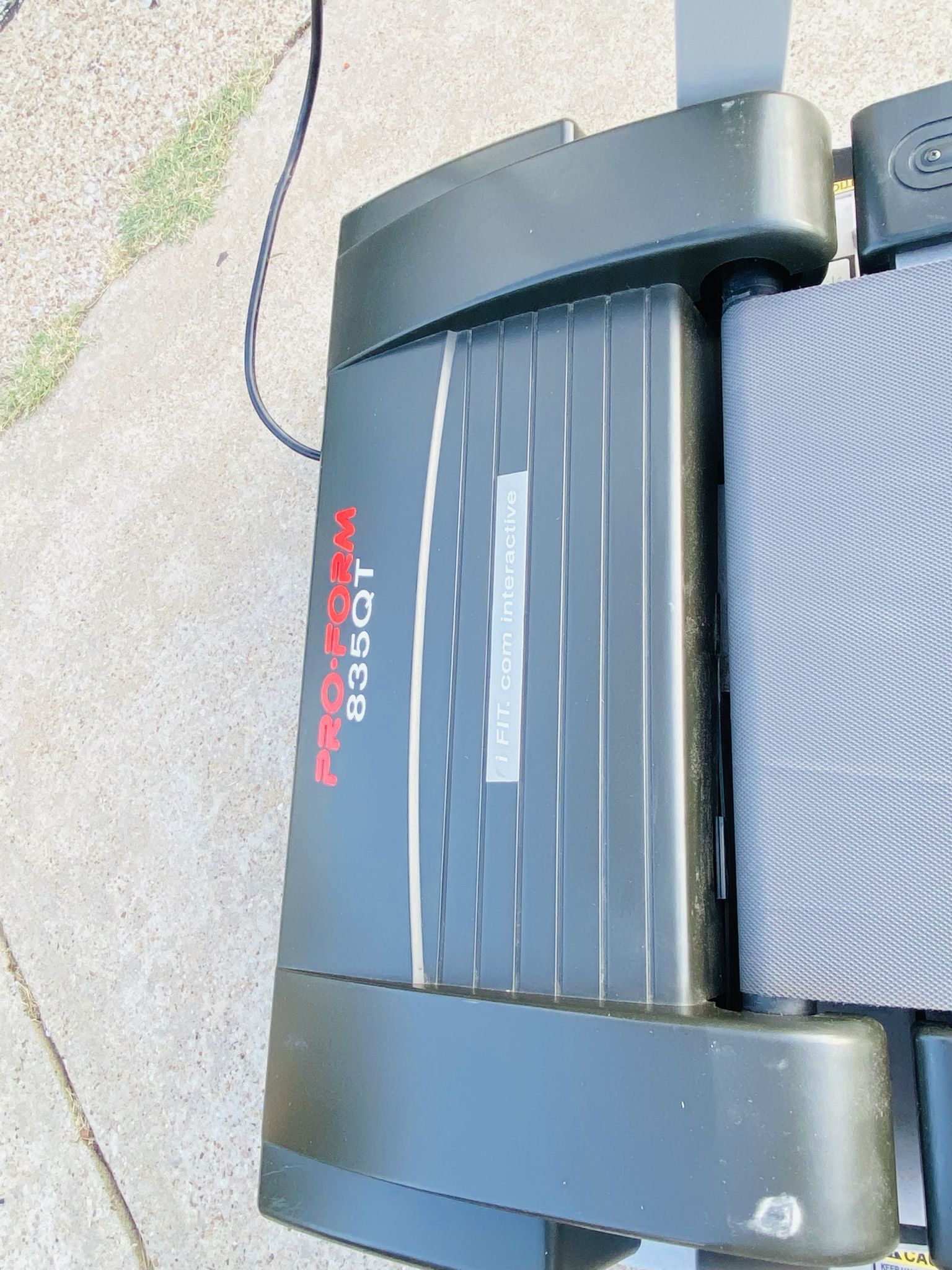 Proform 835QT Treadmill With Incline for Sale in Arlington TX OfferUp