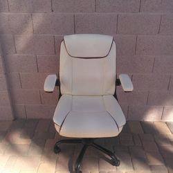 Faux Leather Swivel Office Chair. (See Description)