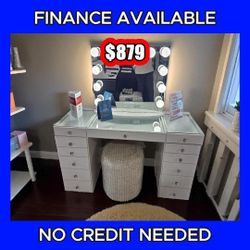 🔥 VANITY + MIRROR DEAL! 💄🪞  ✨ ¡OFERTA DE VANITY CON ESPEJO!  💲Only $879   🚚 Delivery Available / Entrega Disponible  📦 #Item DAMY