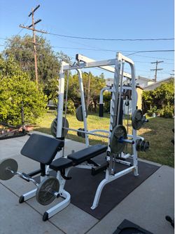 Body solid smith machine with body solid adjustable bench and weights  curl bar and clips  Everothing in good condition I have the stackable weights a
