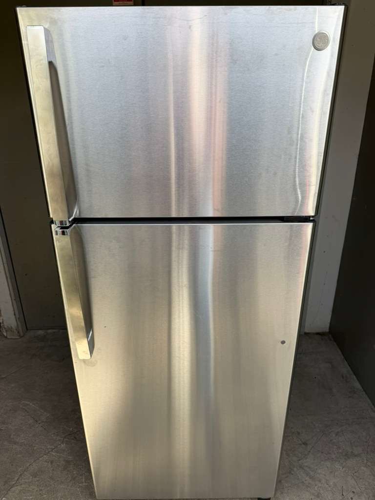 GE Stainless Steel Top Freezer Refrigerator