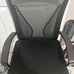 Comfortable Black Mesh Desk Chair – Great Condition