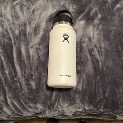 Hydro flask black and white 