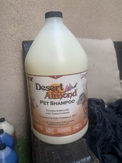 Vitamin Enriched And Conditioning Pet Shampoo One Gallon Bottle