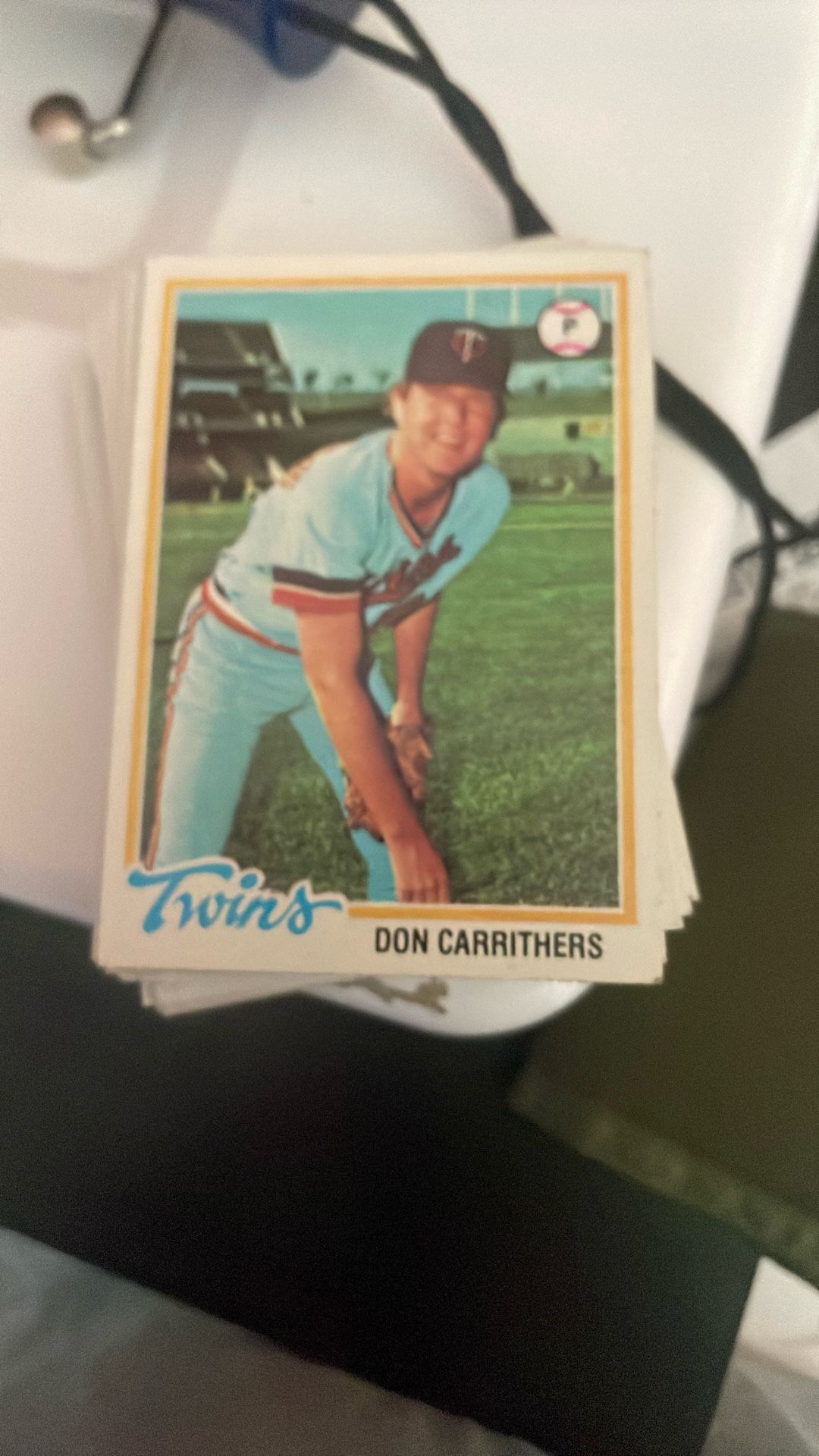 Over 30 older and newer baseball cards