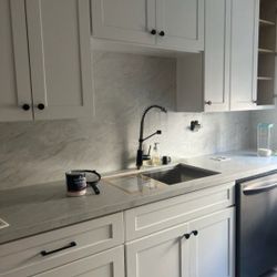 Brand New White Shaker Cabinets w Quartz Countertops (10 × 10 Kitchen)