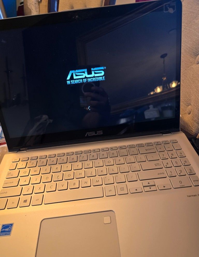 Asus 2-in-1 Laptop Touchscreen