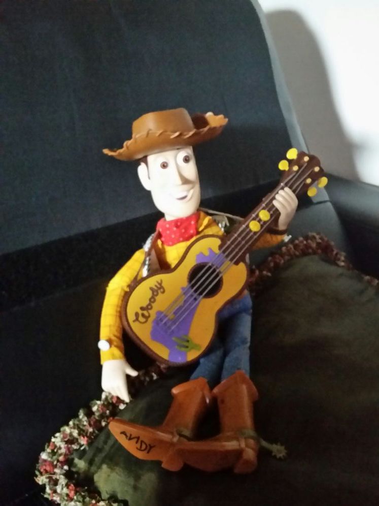 Toy story -2 strumming singing woody dollw/musical guitar
