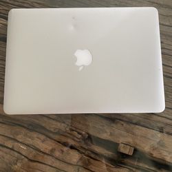 2013 MacBook Air  (Broken Screen ) 