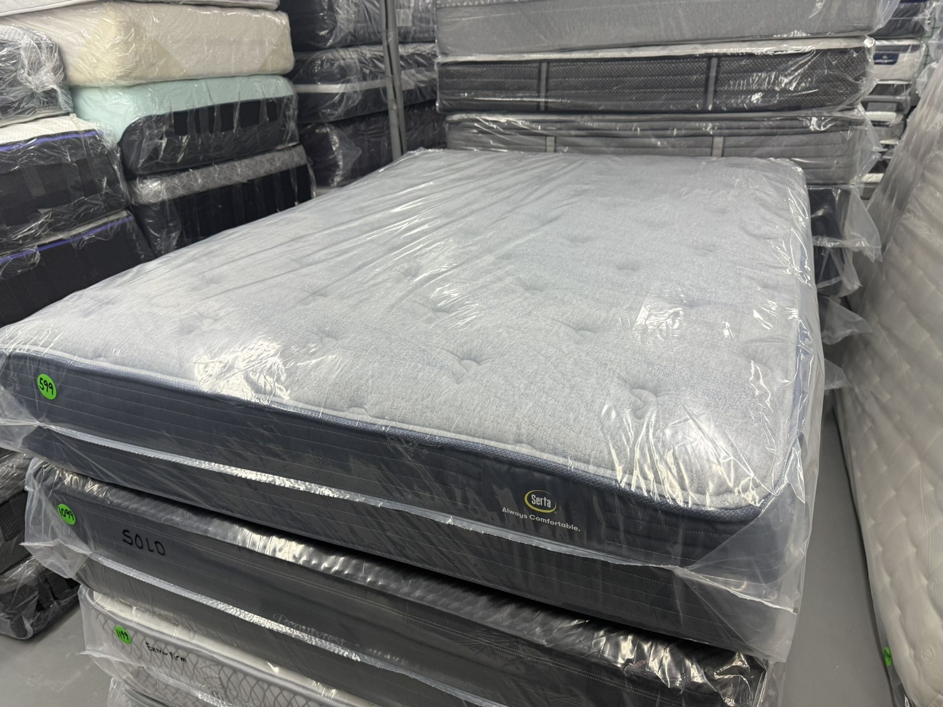 QUEEN SIZE SERTA PERFECT SLEEPER MATTRESS & BOX SPRING BED SET