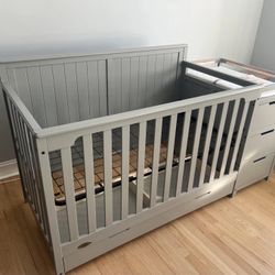 Graco Hadley 5-in-1 Convertible Crib and Changer with Drawer