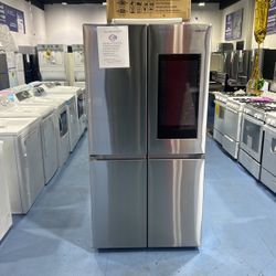 Samsung- 36" Wide Smart 4-Door Flex refrigerator with Family Hub and Beverage Center in Stainless Steel