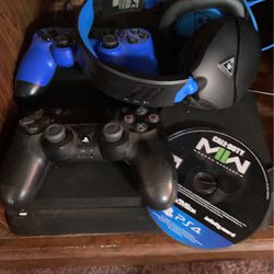 PS4 2 Controllers, Mw2 And Turtle Beach 
