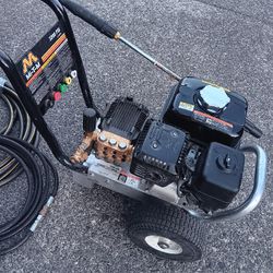 MI-T-M 3200psi Honda Powerd Pressure Washer. Almost New Condition. For Pick Up Fremont Seattle. No Low Ball Offers Please. No Trades 