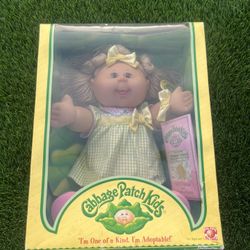 Cabbage Patch Kids Doll NIB With Birth Certificate and Adoption Papers ~ 2004