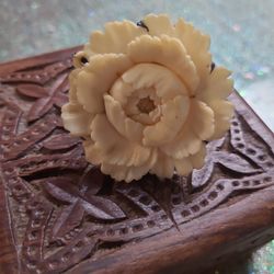 antique brooch silver/bone