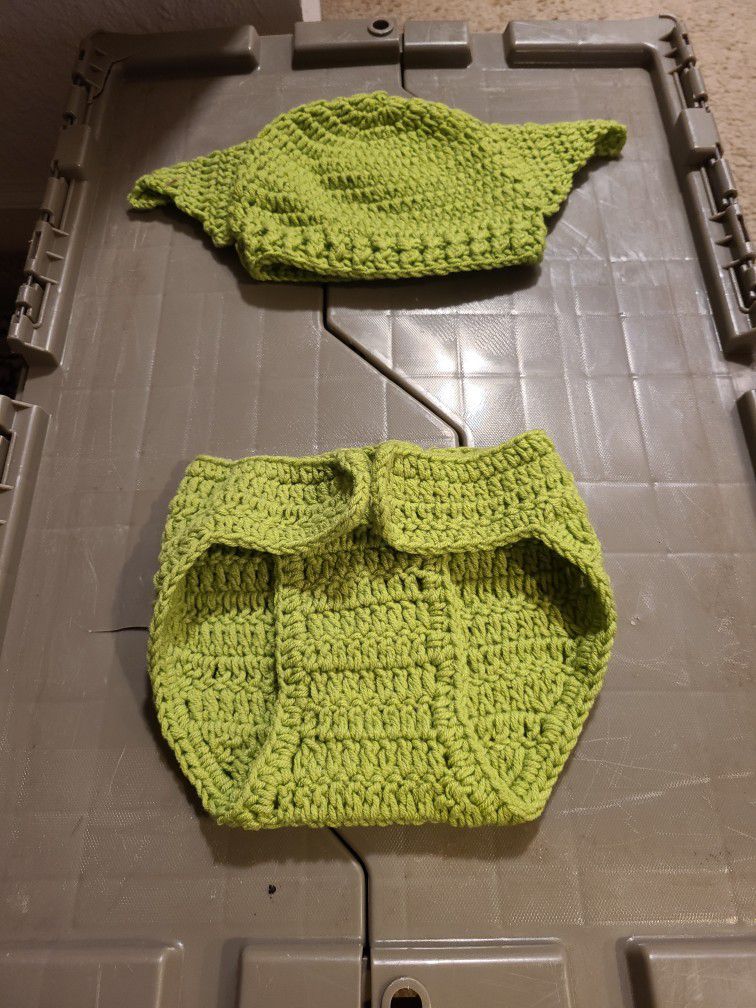 Newborn yoda baby hat and crochet