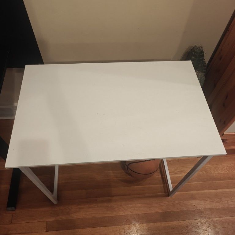 White 31.5" x 19.75" Table/Desk