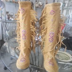Womens Indian MOSCCASINS SIZE 8 15" H