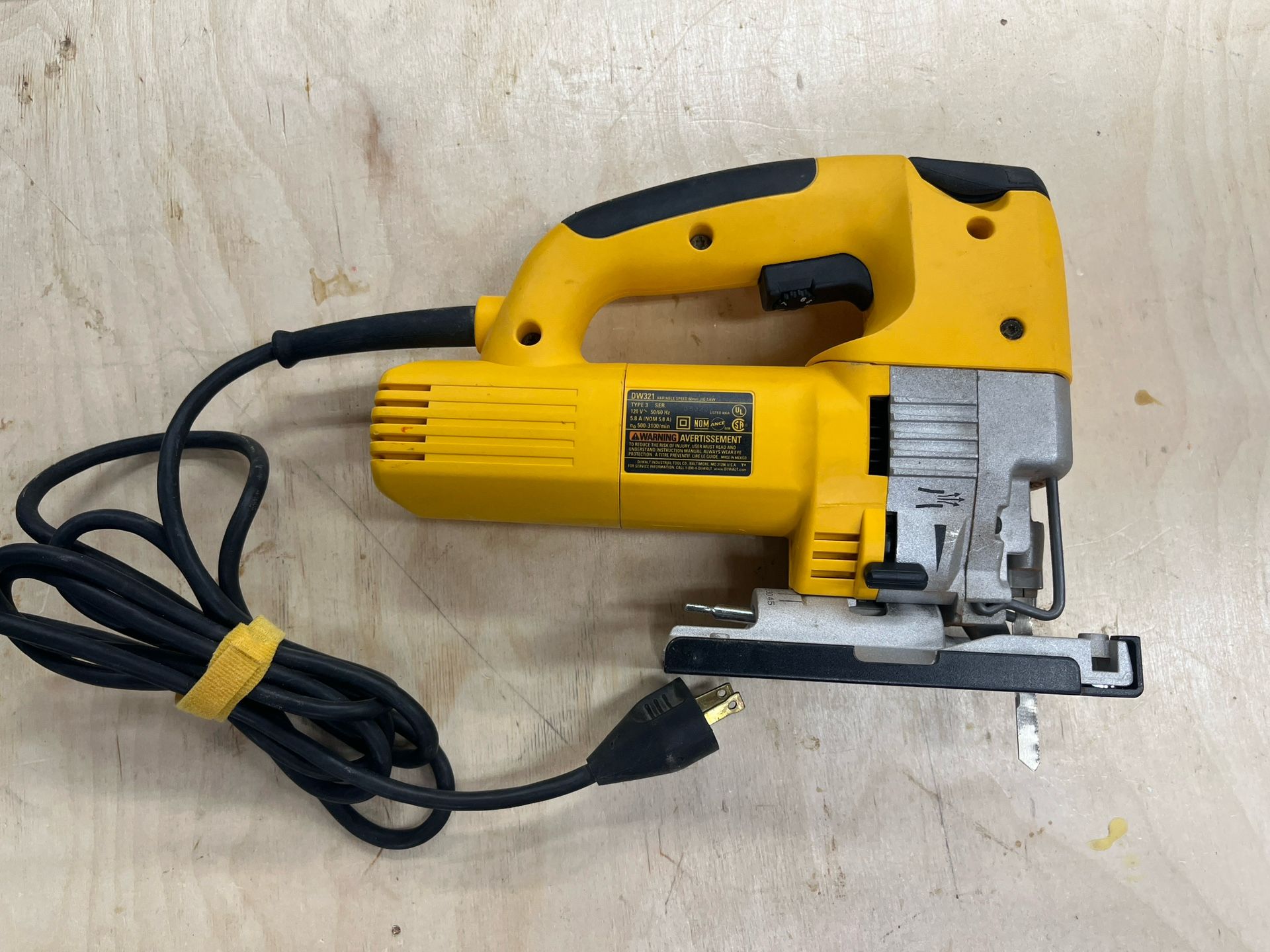 Heavy Duty DeWalt DW321 Variable Speed Jig Saw