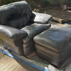 Black Lounge Chair w Ottoman