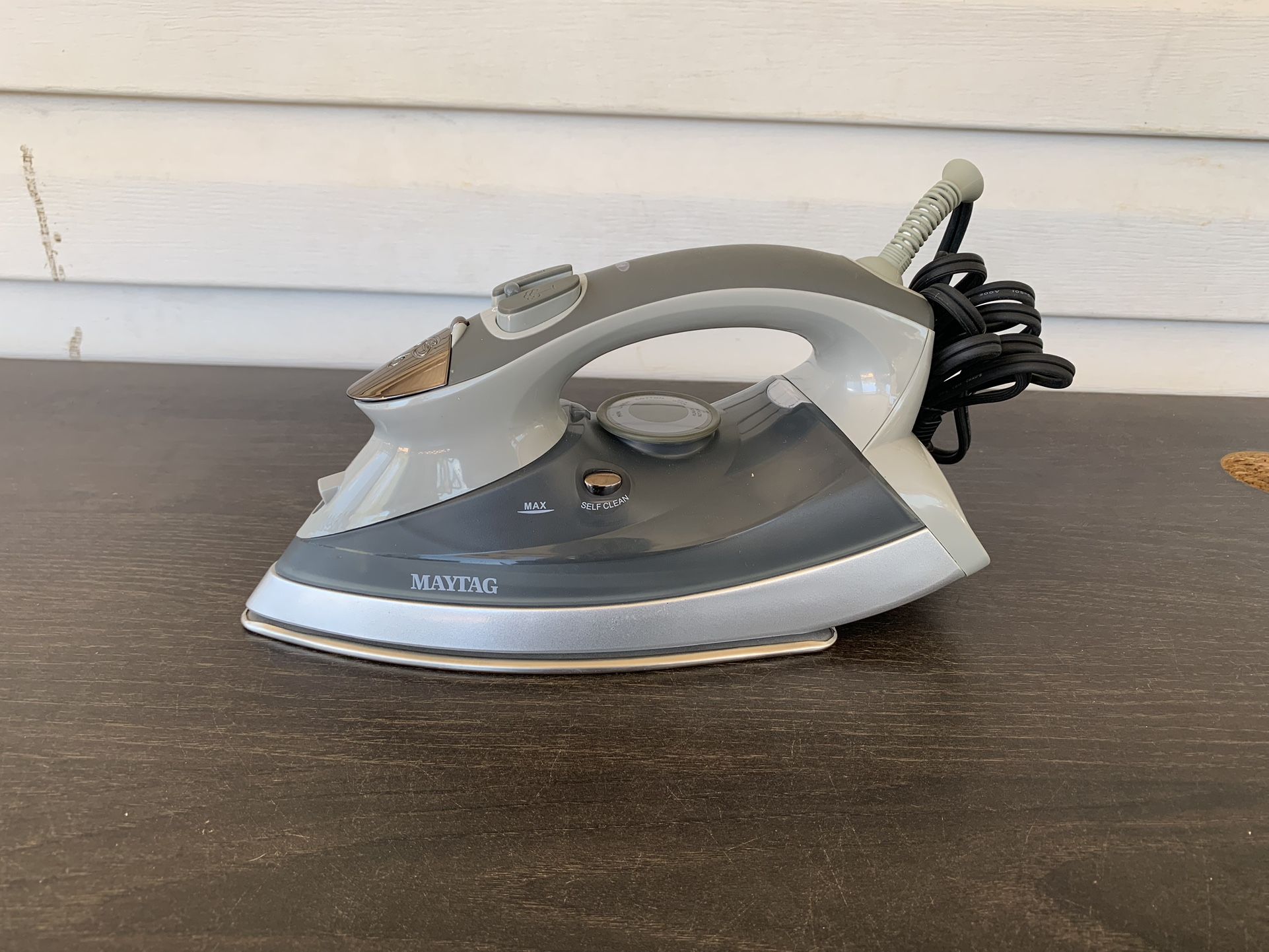 Maytag M400 Speed Heat Iron Vertical Steamer