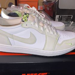Jordan 1 Low Retro White Ghost Green Black