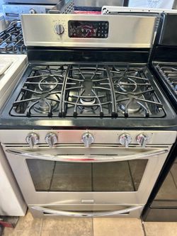 Frigidaire stove (delivery+install available) width 30”