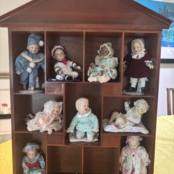 Ashton-Drake Yolanda Bello Picture Perfect Doll Collection In Display Cabinet