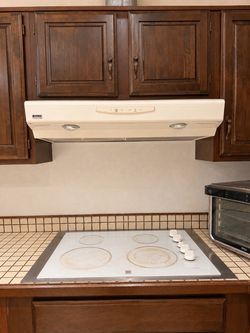 Kenmore White 4-Burner Electric Cooktop and Range Hood