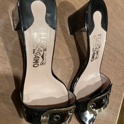Salvatore Ferragamo sz. 8.5 black patent leather sandals w/block heels