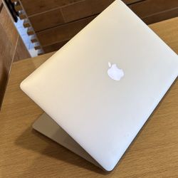 Apple MacBook Pro 15” Retina I7/16GB/500GB SSD $350