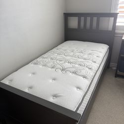 IKEA HEMNES SOLID PINE TWIN BED W/ MATTRESS (x2) AND 8 DRAWER DRESSER