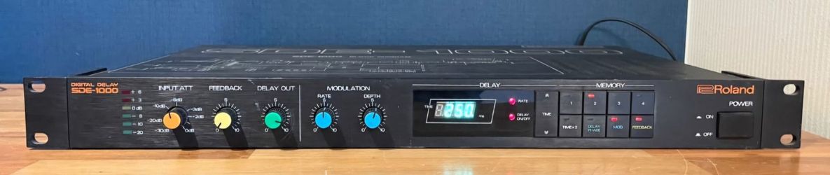 Roland SDE 1000 Digital Delay