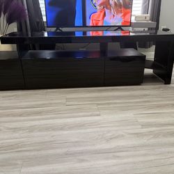 Entertainment center