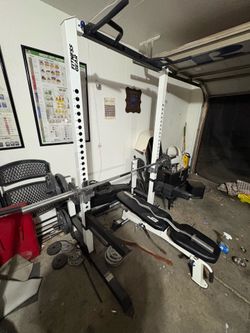 Half rack bench 300lbs w curl bar