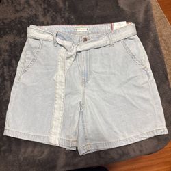 Tommy Hilfiger Light Wash Denim Shorts Size 10