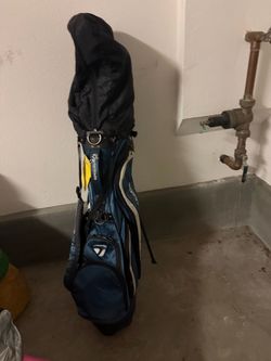 TaylorMade golf bag with golf clubs
