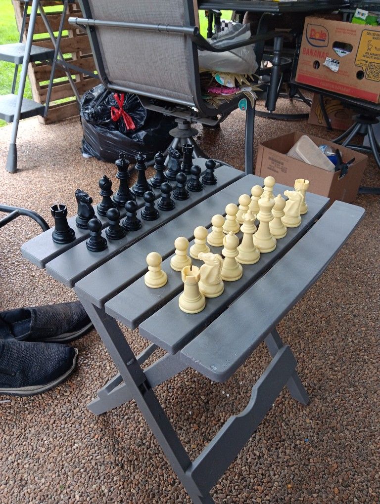 Vintage 1973 Pacific Game Co Chess Pieces