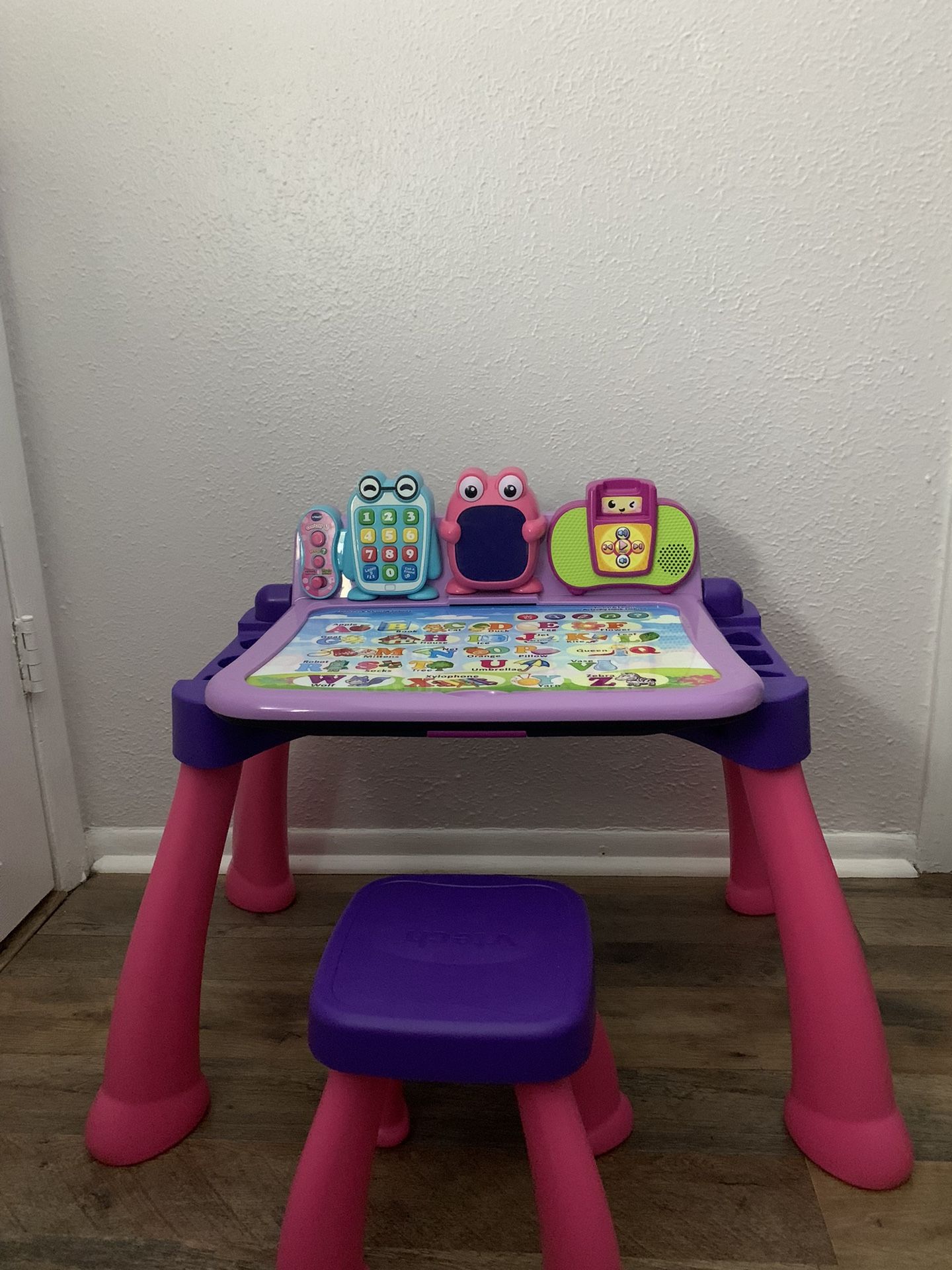 VTech Touch And Learn Activity Desk Deluxe 