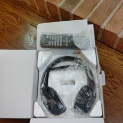 New Chrysler Dodge Jeep Wireless Headphones Mopar # 0(contact info removed)AE
