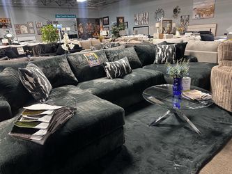 Stunning Sectional Sofa! 💙☎️🔥 Any fabric & color!
