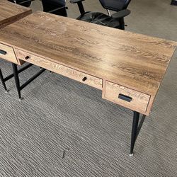 Used Modern Wood Office Desk with 3 Drawers – Excellent Condition